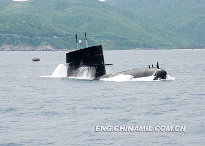 Những năm gần đây, Trung Quốc nhiều lần khoe hạm đội tàu ngầm hùng hậu của họ. Giữa năm 2012, Trung Quốc cho biết đã triển khai hạm đội tàu ngầm lên tới 60 chiếc. Tuy nhiên, các chuyên gia quân sự Mỹ và nhiều nước trên thế giới không đánh giá cao sức mạnh của tàu ngầm Trung Quốc.